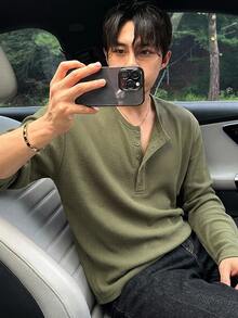 DAZY 男士紋理布料純色基本款半開襟軍綠色長袖T恤 - 軍綠色 - 查看 5