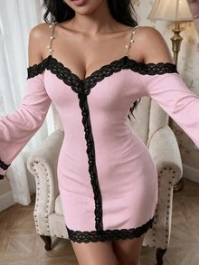 Modelyn Sexy V-Neck Long Sleeve Cold Shoulder Lace Patchwork Women's Nightgown, Winter - Pink - View 3