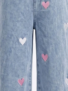 SHEIN Elladie kids 女童牛仔吊帶褲，全季新款 Y2K 風格，淺藍色復古牛仔布，大前口袋，粉色與白色愛心刺繡，寬鬆直筒版型，柔軟舒適面料，時尚百搭，適合日常穿著 - 中等水洗藍 - 查看 8