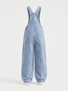 SHEIN Elladie kids 女童牛仔吊帶褲，全季新款 Y2K 風格，淺藍色復古牛仔布，大前口袋，粉色與白色愛心刺繡，寬鬆直筒版型，柔軟舒適面料，時尚百搭，適合日常穿著 - 中等水洗藍 - 查看 3