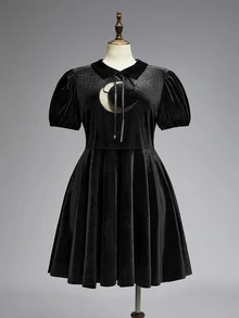 ROMWE Dark Gothic Moon Embroidered Pattern Plus Size Women's Short Dress - Black - View 1