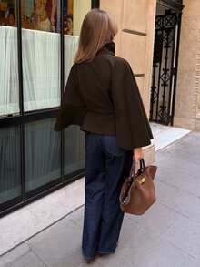 Aloruh 女款秋冬新款優雅休閒現代街頭風立領短款前綁帶披風式風衣 - 咖啡棕 - 查看 3
