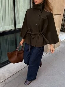 Aloruh 女款秋冬新款優雅休閒現代街頭風立領短款前綁帶披風式風衣 - 咖啡棕 - 查看 4
