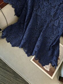 GlowEve CURVE 大尺碼女款歐美風優雅純色時尚高端夏季百搭鏤空蕾絲水溶花修身寬鬆外出上衣女裝套裝 - 藏蓝色 - 查看 3