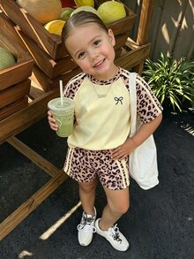 SHEIN 少女針織蝴蝶結T恤套裝，休閒可愛復古寬鬆圖案豹紋，適合秋季返校、戶外運動與日常穿著，舒適舒適 - 米色 - 查看 3
