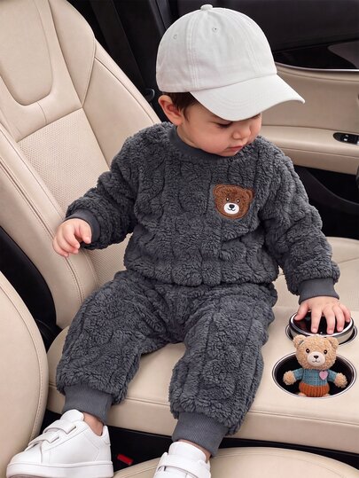 SHEIN Playful Pals Set de 2 piese pentru băiețel de vârstă mică, hanorac și pantaloni, gri închis, cu patch ursuț, tricotat în relief, pufoși, mânecă lungă, guler rotund, groși, pentru exterior, iarnă, toamnă, Crăciun și sărbători