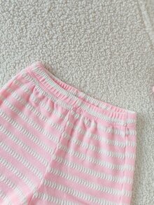 SHEIN Playful Pals 女嬰休閒可愛親子套裝 粉色與白色條紋長袖上衣 3D花朵長褲套裝 春秋冬拍照穿搭 - 粉色 - 查看 3