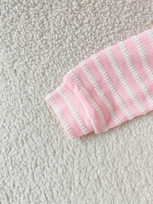 SHEIN Playful Pals 女嬰休閒可愛親子套裝 粉色與白色條紋長袖上衣 3D花朵長褲套裝 春秋冬拍照穿搭 - 粉色 - 查看 5