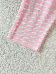 SHEIN Playful Pals 女嬰休閒可愛親子套裝 粉色與白色條紋長袖上衣 3D花朵長褲套裝 春秋冬拍照穿搭 - 粉色 - 查看 7