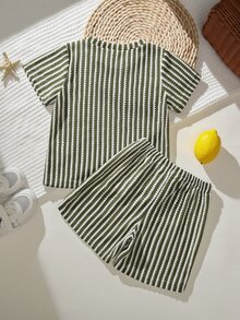 SHEIN 小男孩可愛活力海星裝飾T恤短褲套裝，適合休閒、日常外出、度假、上學 - 綠色 - 查看 2