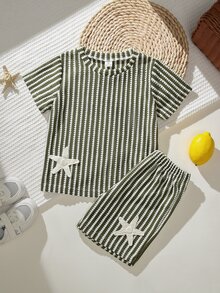 SHEIN 小男孩可愛活力海星裝飾T恤短褲套裝，適合休閒、日常外出、度假、上學 - 綠色 - 查看 3