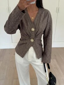 Siren Gaze 女款優雅極簡金屬鈕扣裝飾長袖百褶修身襯衫 - 咖啡棕 - 查看 4