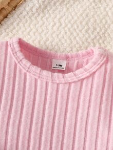 SHEIN 2件組新生女嬰春季套裝 粉色羅紋長袖上衣 荷葉邊肩帶牛仔吊帶褲 蝴蝶結刺繡 日常生日拍照穿搭 - 淺粉色 - 查看 6