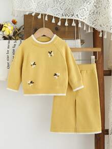 SHEIN Vintaside Kids 2件組女嬰毛衣套裝，圓領套頭毛衣搭配手工刺繡蜜蜂圖案，精湛工藝，精緻 + 針織寬腿褲，舒適柔軟，黃色蜜蜂甜美休閒優雅簡約風，適合秋冬旅行出遊派對戶外日常穿著 - 黃色 - 查看 6