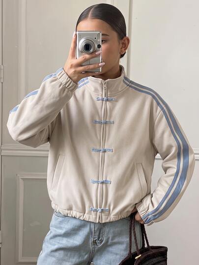SHEIN Elladie kids Girls' Lightweight Casual Jacket, Chinese Frog Button With Zipper, Dual Gray-Blue Stripes On Shoulders, Stand Collar Loose Drop Shoulder, Side Pockets + Cuffed Sleeves, Soft And Lightweight Fabric, Fusion Of New Chinese And Sporty Style, Simple And Versatile, Suitable For School, Travel And Daily Wear In Spring, Summer, Autumn And Winter