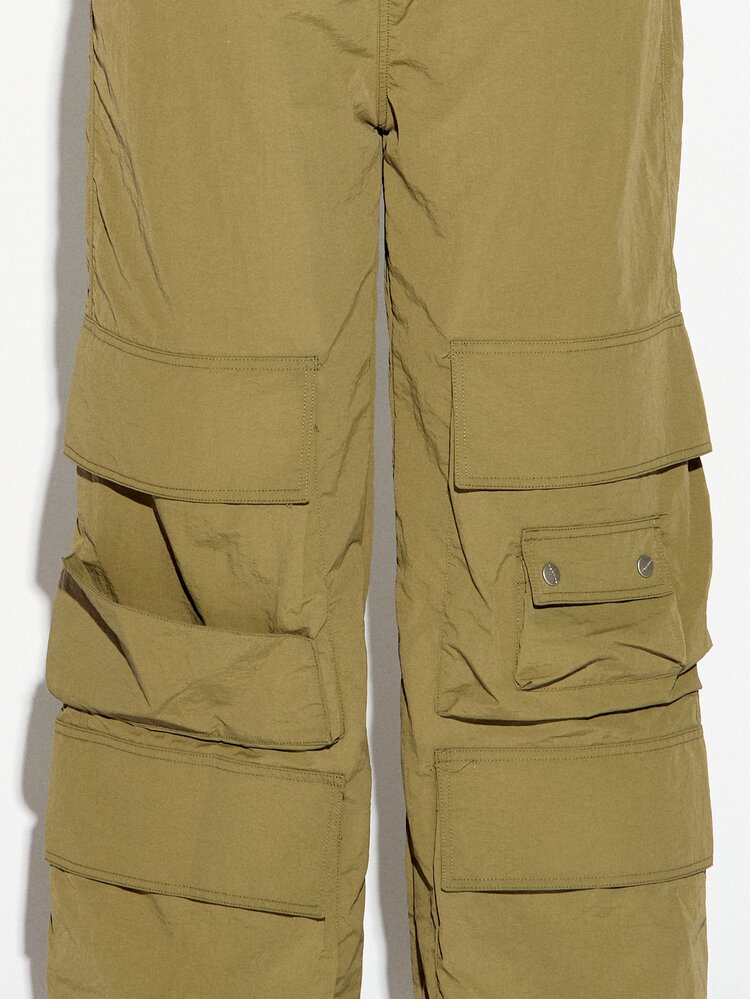 SUMWON WOMEN Wide Leg Cargo Pants With Multi Pocket Detail Low Rise Full Length Utility Style Relaxed Fit Trousers Spring Summer Festival Season - Army Green - View 6
