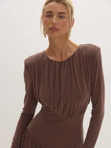 MUSEYN Chocolate Brown Shoulder Padded Fitted Waist Ruched Midaxi Dress - Coffee Brown - View 5