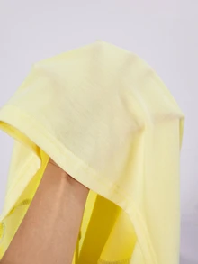 SHEIN 這套組合包含一件粉色與綠色拼接配色羅紋短袖T恤，附蝴蝶結裝飾圖案 + 直筒寬腿長褲 - 黃色 - 查看 5