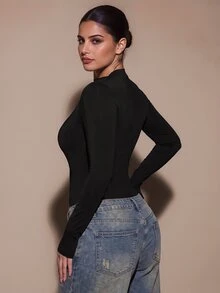 SHEIN BAE CURVE بودي نسائي مقاس كبير باللون الأسود بأكمام طويلة - قطعة أساسية متعددة الاستخدامات لطبقات الخريف والشتاء، تتميز بأسلوب مثير وحشوات صدر مدمجة. - الأسود - مشاهدة 12