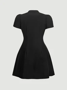 SHEIN MOD 大尺碼女款純色短泡泡袖單排扣休閒短洋裝 - 黑色 - 查看 4