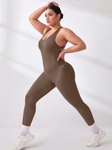 SHEIN Rhythm Era Jumpsuit Pas Badan Tanpa Lengan dengan Leher Halter, Warna Polos Ukuran Plus - Coklat - View 3