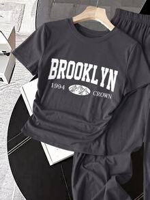 SHEIN 青少年女孩休閒日常百搭舒適寬鬆圓領短袖印花T恤與長褲套裝，夏季運動與外出穿搭，柔軟針織風格，適合度假、旅行、學校、校園、大學及其他場合。KIDS - 灰色 - 查看 4