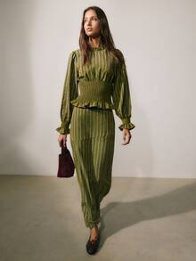 Nöista 2 Pieces Outfit For The Fall Winter Season, In Atumn Colors, Smocked Shirt On The Waist And Straight Skirt, Perfect Look For Back To School. - Green - View 3