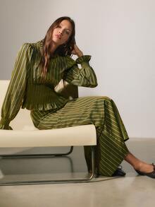 Nöista 2 Pieces Outfit For The Fall Winter Season, In Atumn Colors, Smocked Shirt On The Waist And Straight Skirt, Perfect Look For Back To School. - Green - View 7