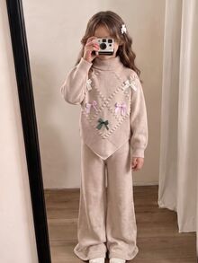 SHEIN Vintaside Kids 女童休閒時尚可愛藍色花卉蝴蝶結尖擺高領針織毛衣＋針織寬腿褲 2件套 - 杏色 - 查看 3