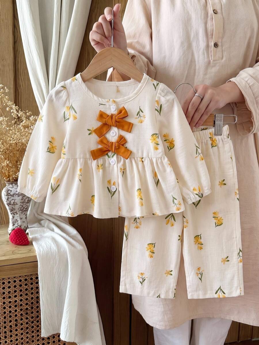 SHEIN 幼兒女嬰上衣長褲套裝，可愛家庭套裝，白色花朵蝴蝶結荷葉邊下擺，長袖圓領，生日拍照派對秋季穿搭