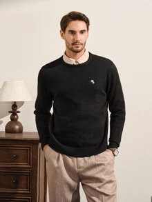 VeloEdit Sweater Lengan Panjang Kasual Pria Motif Ksatria untuk Sehari-hari - Hitam - View 6