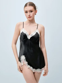 Softvol 1件優雅蕾絲飾邊絲綢睡裙，性感開衩薄款極簡性感吊帶睡衣，隨機花卉圖案，適合居家使用 - 黑色 - 查看 1