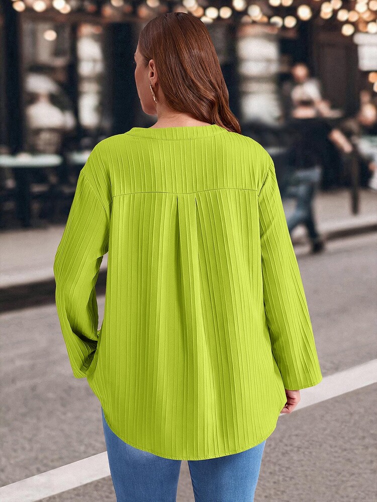 BrightlyHer Casual blus i plus size, enfärgad, med skårad hals och upprullade ärmar, vinterkläder - Grön - Visa 2