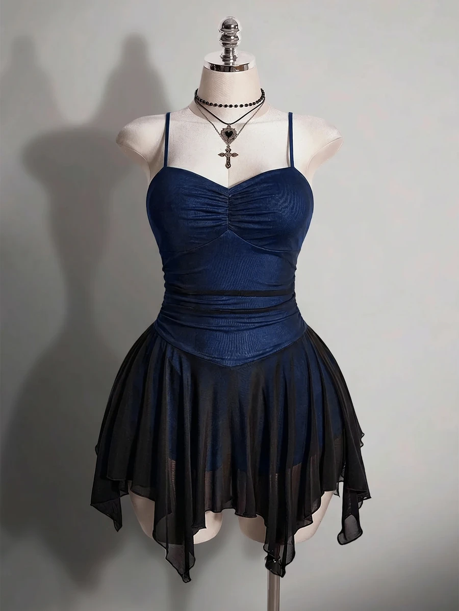 SHEIN ICON Gaun Cami Seksi Wanita Ukuran Plus dengan Desain Blok Warna, Lipit, Pinggang Ramping, dan Hem Asimetris
