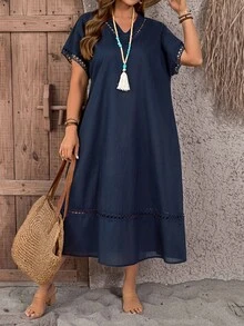 Rosumi Gaun Kasual Boho Ukuran Besar Lengan Pendek Leher V Polos dengan Hiasan Renda dan Lubang-lubang untuk Musim Semi/Panas 2026 - Biru - View 3
