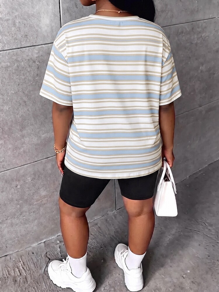 SHEIN CURVE+ 大尺碼 22W 女款休閒極簡寬鬆圓領T恤，適合秋冬穿著 - 彩色 - 查看 2