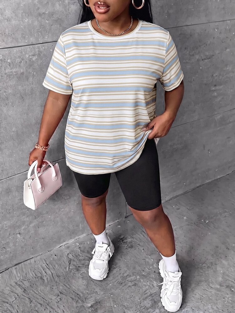 SHEIN CURVE+ 大尺碼 22W 女款休閒極簡寬鬆圓領T恤，適合秋冬穿著 - 彩色 - 查看 3