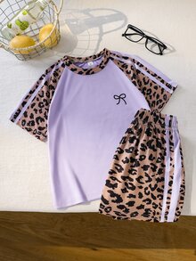 SHEIN 女童休閒輕運動豹紋插肩袖T恤，胸前可愛蝴蝶結，紫色拼色針織素色布料，Y2K復古短褲套裝 - 紫色 - 查看 4