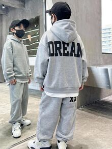 SHEIN 兒童青少年男孩休閒運動多功能極簡灰色連帽衛衣，背面大字母圖案，搭配運動長褲套裝，適合通勤、上學、日常休閒穿著、運動，秋冬款 - 灰色 - 查看 2