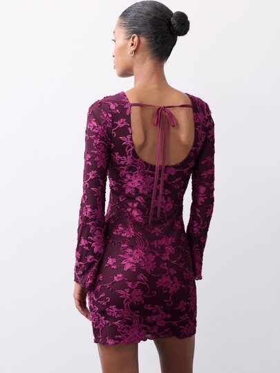 Nöista Burgundy Flocked Floral Long-Sleeved Fitted Mini Dress. Close, Sexy, Retro, Glamorous. Elegant, Fall/Winter Dates, Dinners, Festive Parties. Luxury.