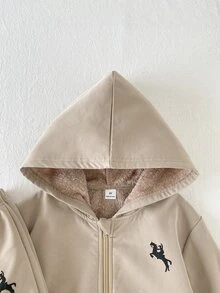SHEIN Playful Pals 2件組小男孩休閒拼接純色長袖舒適保暖內裡拉鍊外套與長褲套裝，適合日常休閒戶外穿著，秋冬款 - 卡其色 - 查看 5