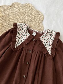 SHEIN Vintaside Kids 幼女燈芯絨洋裝，甜美優雅酒紅色花卉彼得潘領荷葉邊長袖，生日派對秋季優雅時尚假日鈕扣開襟 - 棕色 - 查看 8