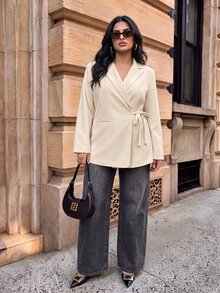 SHEIN BAE CURVE 大尺碼米白色純色長袖西裝外套，極簡商務休閒優雅修身休閒正裝，適合秋季辦公室派對早午餐西裝外套 - 杏色 - 查看 4