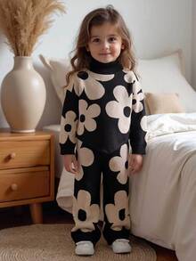 SHEIN Set Baju Rajut dan Celana Panjang Bayi Perempuan Motif Bunga Kerah Tinggi dengan Detail Sapu Tangan di Bagian Bawah - Hitam - View 4