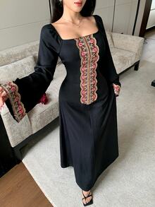Celisse 方領珠飾刺繡拼接繫腰優雅女款長洋裝 - 黑色 - 查看 4