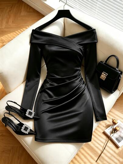GlowEve Vestido mini ajustado de satén negro con hombros descubiertos/cruzado, manga larga, cintura fruncida lateral, estilo de lujo ligero, sexy y maduro para mujer, estilo de fiesta de cóctel atmosférico, estilo de oficina sexy y maduro, adecuado para citas en pareja, fiestas en discotecas, banquetes de cumpleaños, fotografía de retrato, pequeñas fiestas de cóctel y cenas nocturnas