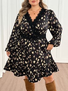 SHEIN CURVE+ Plus Size Autumn Vintage Floral Lace Trim V-Neck A-Line Dress Fall - Black - View 4