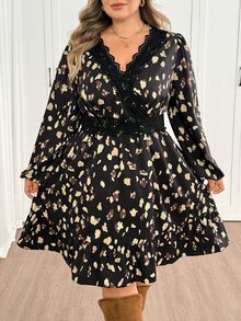 SHEIN CURVE+ Plus Size Autumn Vintage Floral Lace Trim V-Neck A-Line Dress Fall - Black - View 5