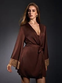 EmpressEnvy طقم بيجامة للنساء يتكون من قميص كامي بلون متباين مع تطريز شبكي + شورت + رداء مربوط الخصر - قهوة بني - مشاهدة 5