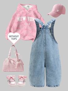 SHEIN 女嬰牛仔吊帶褲，夏季新款休閒可愛趣味淺藍色牛仔鹽洗水工藝，愛心刺繡圖案，寬鬆直筒版型，舒適輕量細棉牛仔布料柔軟，可搭配T恤，適合夏季度假、日常外出、上學、派對，春夏熱銷童休閒款 - 淺色水洗藍 - 查看 2